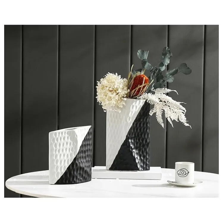 Ваза Black and White Vase B