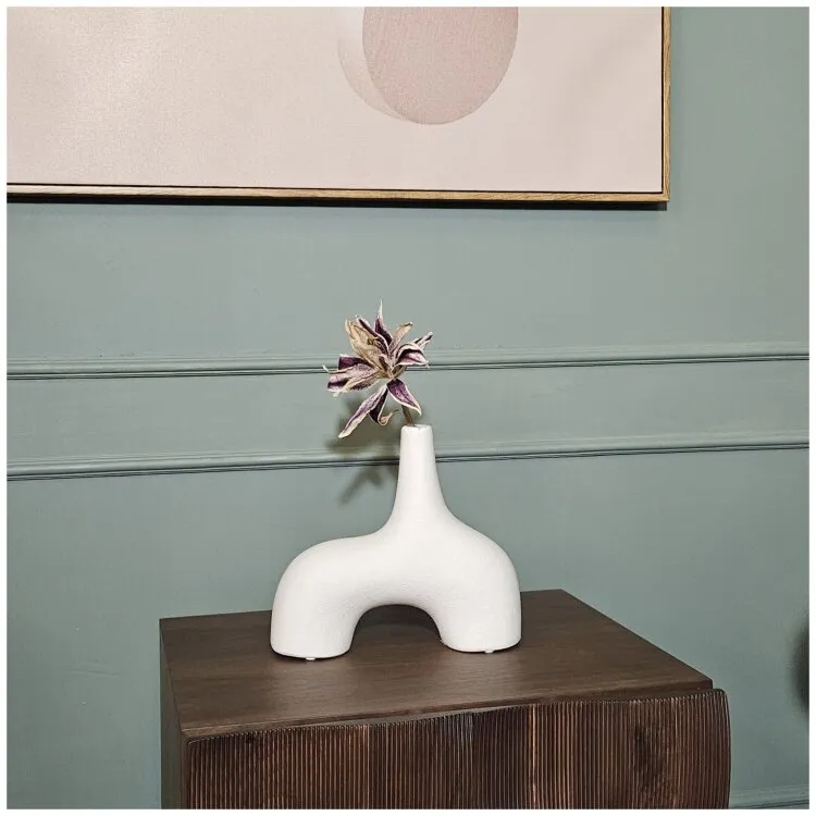 Ваза Narrow mouth wide body vase B