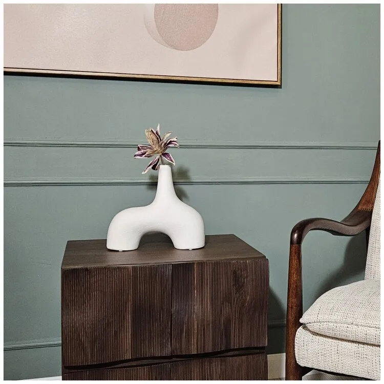 Ваза Narrow mouth wide body vase B