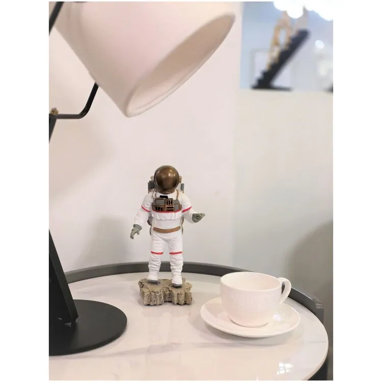 Статуэтка Astronaut man