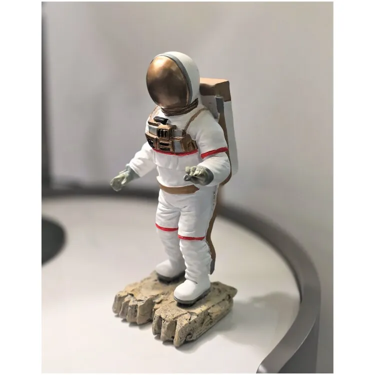 Статуэтка Astronaut man