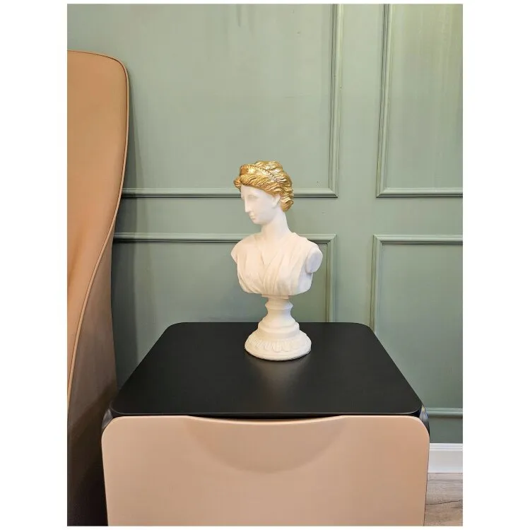 Статуэтка Figurine female