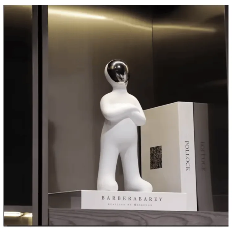Фигурка Alien man white