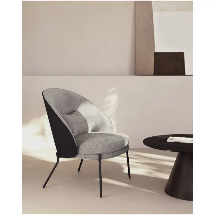 Кресло Eamy светло-серое из шпона ясеня с черной отделкой