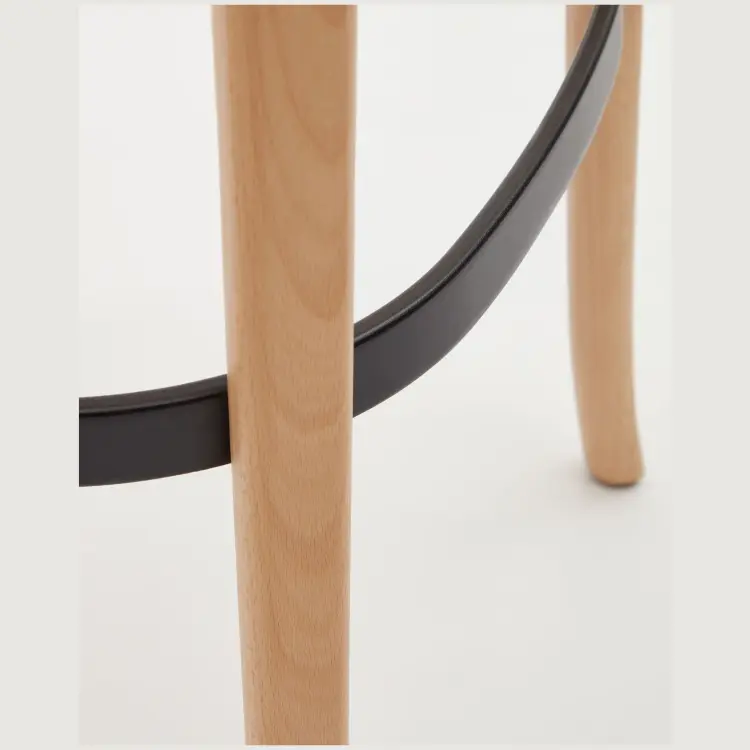 Барный стул Romane из бука с натуральной отделкой шпона ясеня и сиденьем из ротанга