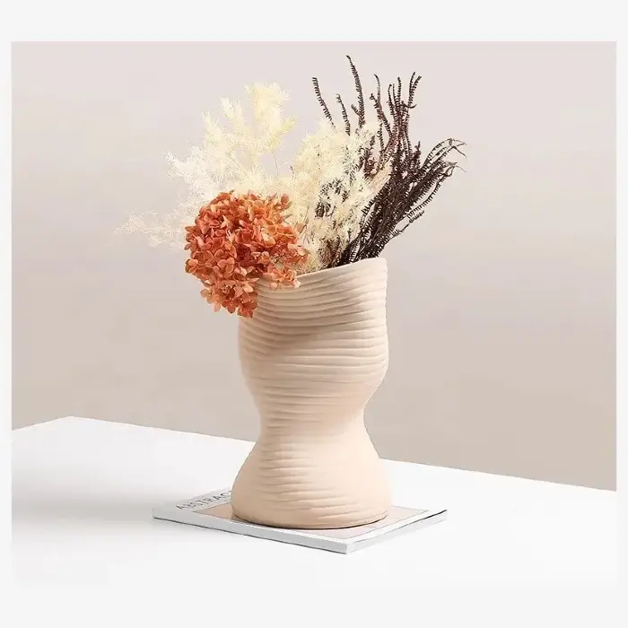 Ваза Vertical curved bottle 2