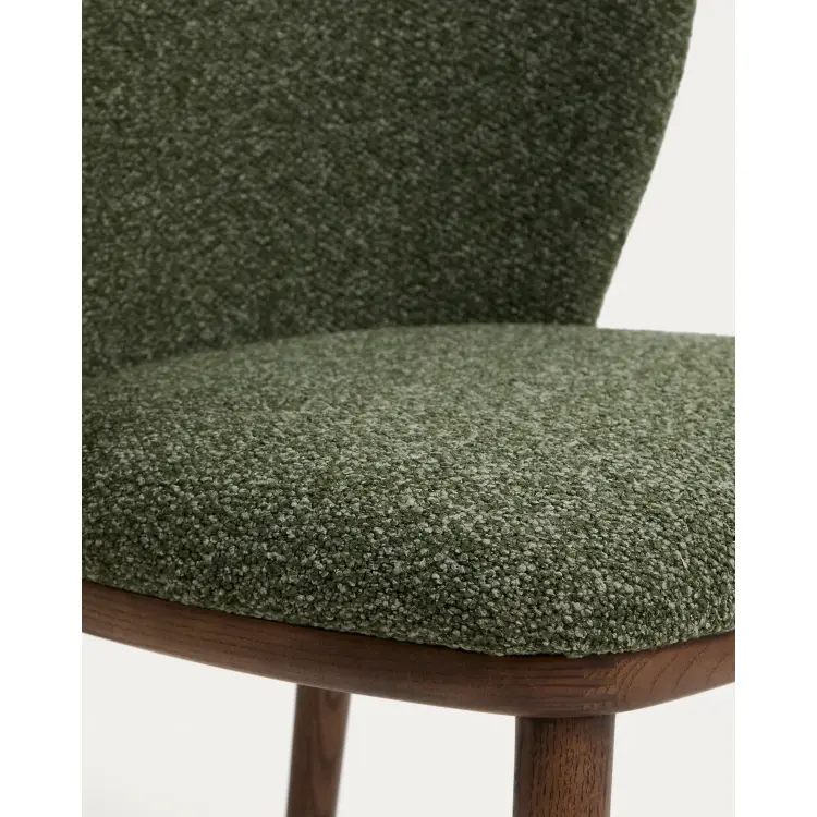 Стул Ciselia из темно-зеленого шенилла с ножками из ясеня в отделке орех