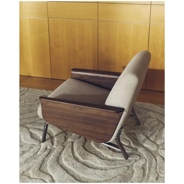 Кресло Amsen светло-коричневое из ореховой фанеры с ножками из стали