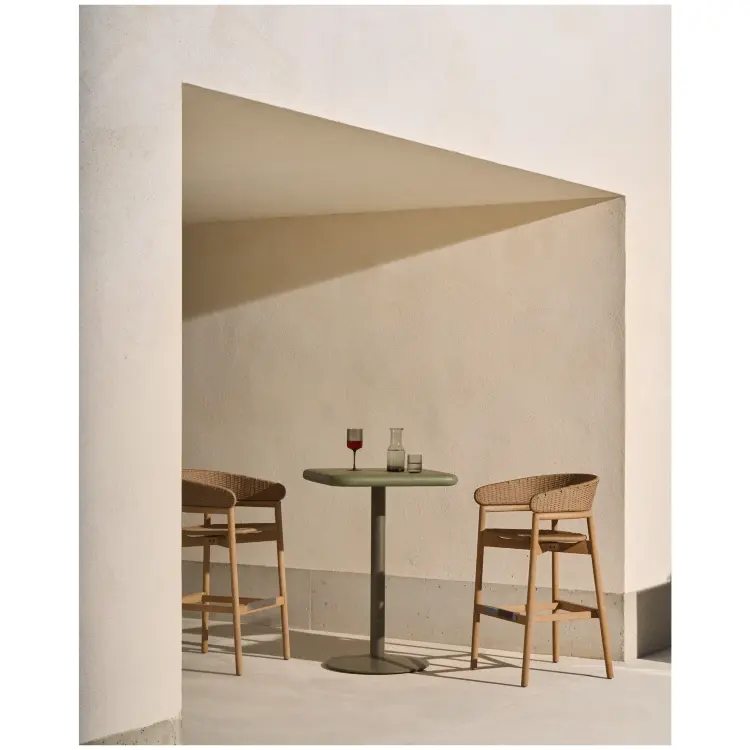 Барный стул Arinella из массива акации с натуральной отделкой и бежевой веревкой, высота 75 см