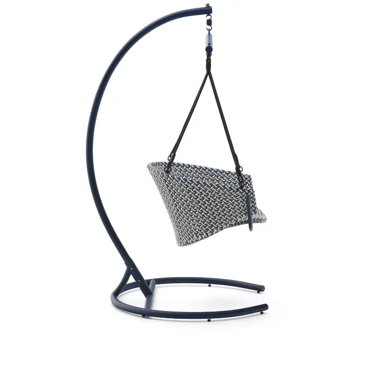 Подвесное кресло Saliga из искусственного ротанга синего цвета с основанием из алюминия