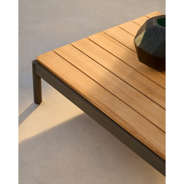 Журнальный столик Sorells из зеленого алюминия и тикового дерева 89 x 91 см