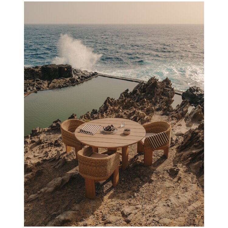 Стул Xoriguer из искусственного ротанга и 100% массива эвкалипта