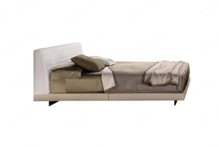 Двуспальная кровать на ножках Est