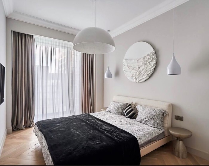 Двуспальная кровать на ножках Est