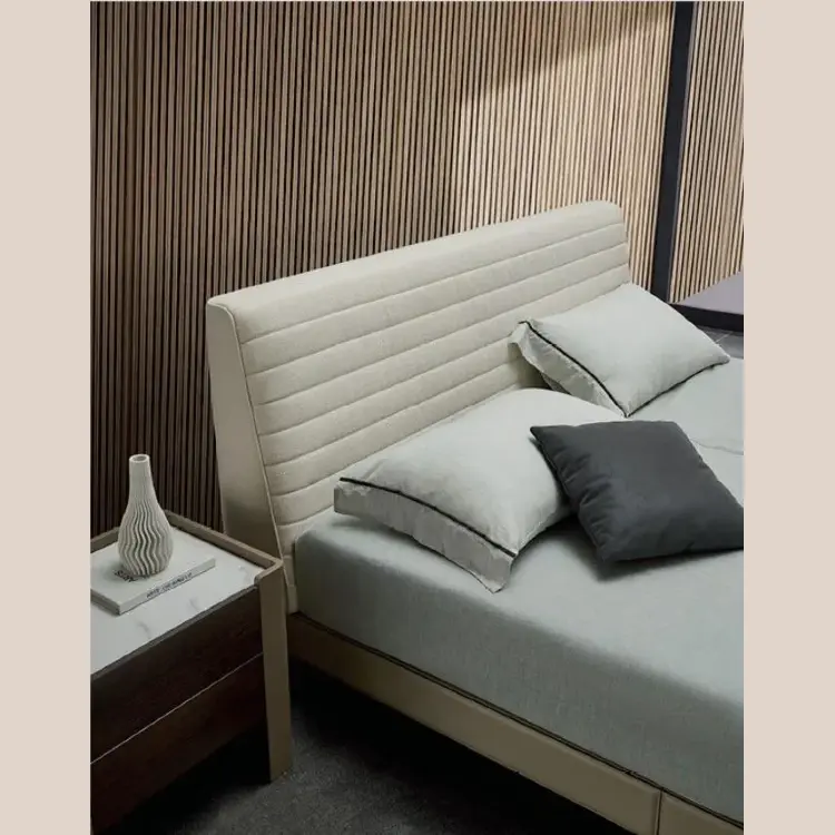 Двуспальная кровать на ножках Est