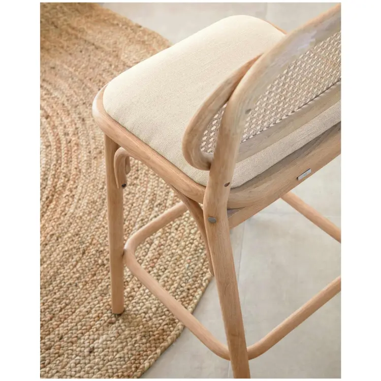 Барный стул Doriane из массива дуба с натуральной отделкой и мягким сиденьем 65 см