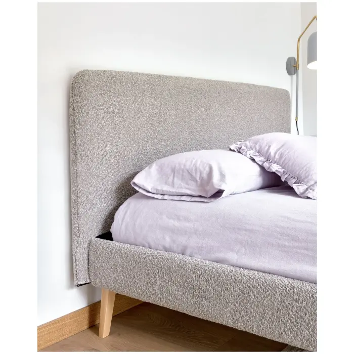 Кровать Lydia из светло-серой ткани букле на ножках из массива бука 160 x 200 см