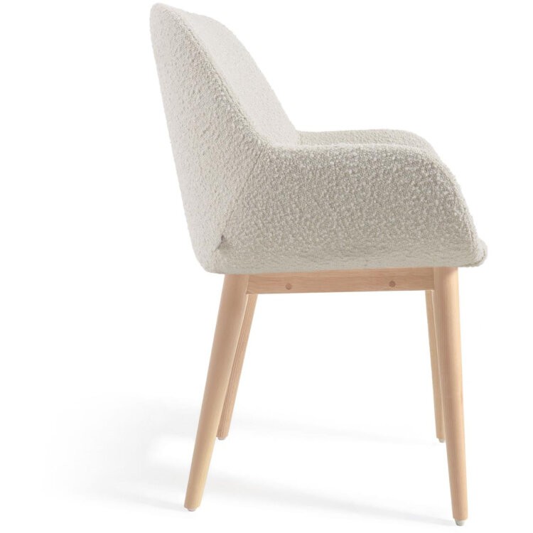 Стул Konna из белой ткани букле с ножками из массива ясеня