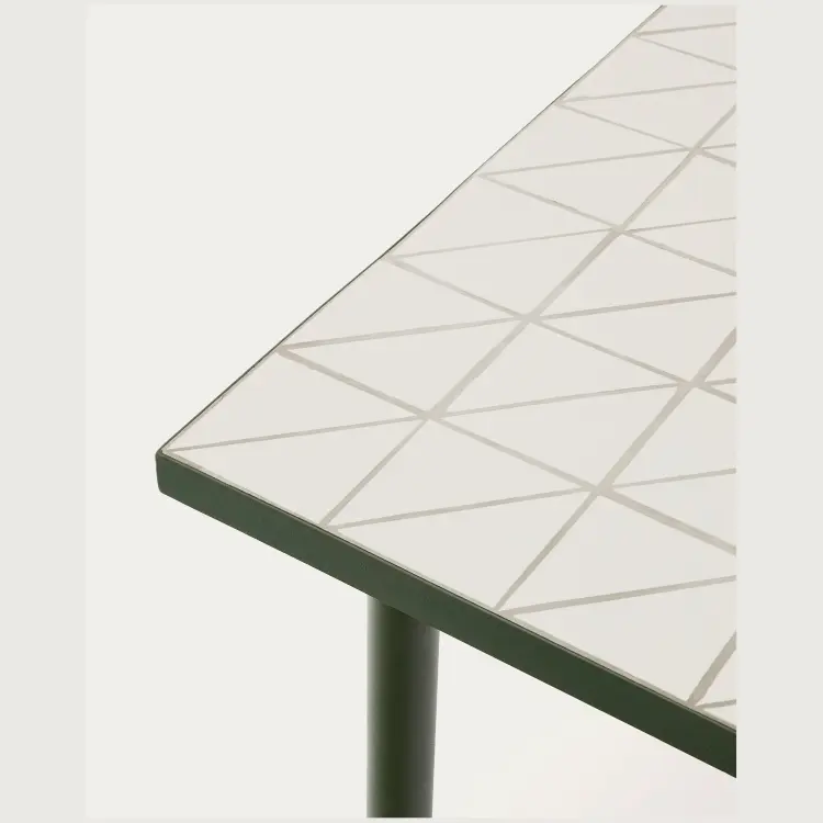Уличный стол Maurina из зеленой оцинкованной стали с плиткой цвета экрю 182 x 91 см