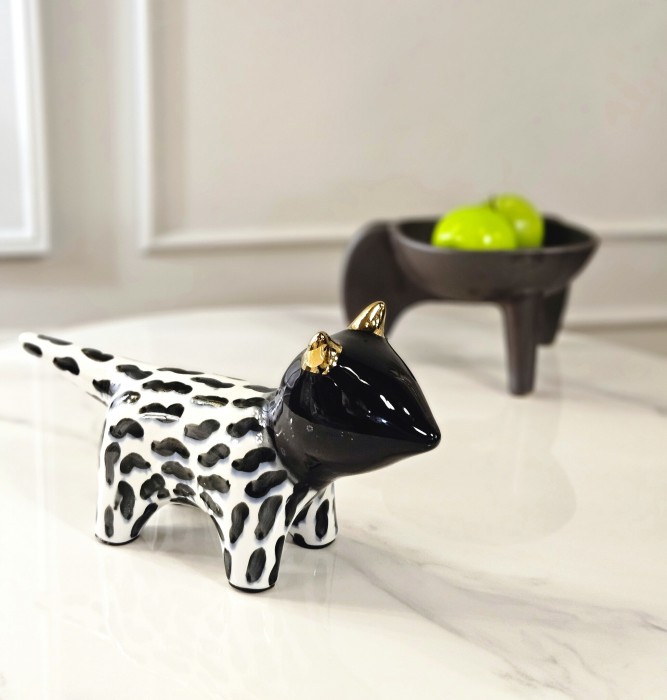 Статуэтка Brindle hand drawn dog