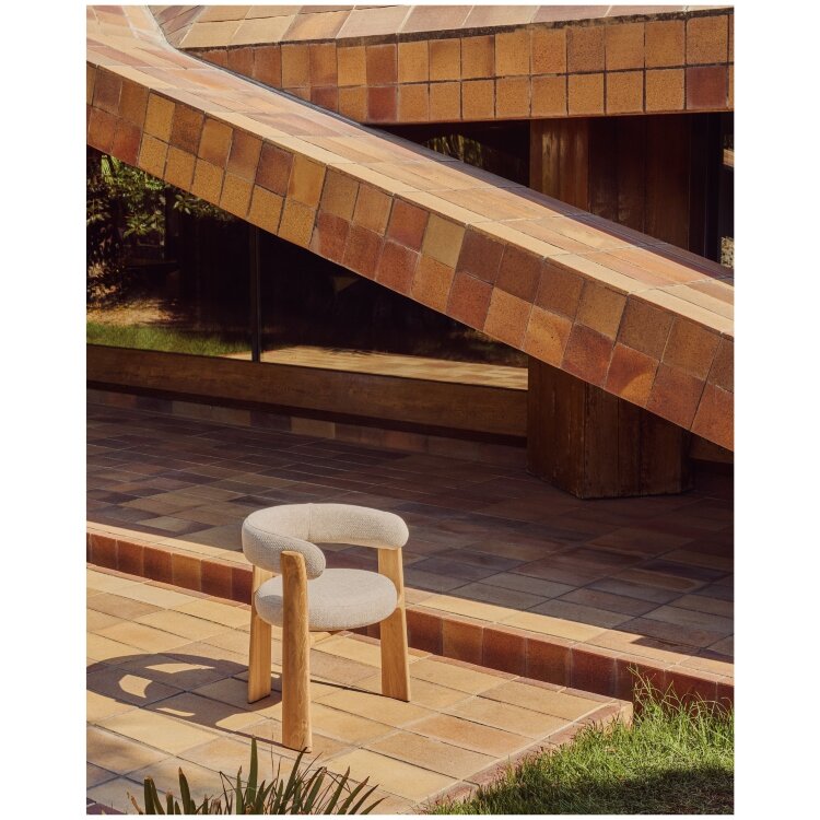 Уличный стул Granite бежевый с ножками из тикового дерева