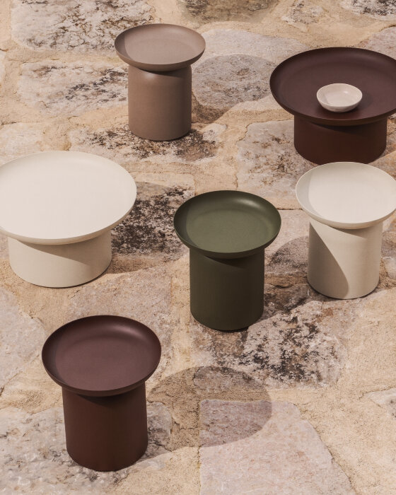 Уличный столик Arcola из алюминия таупе, диаметр 45 см