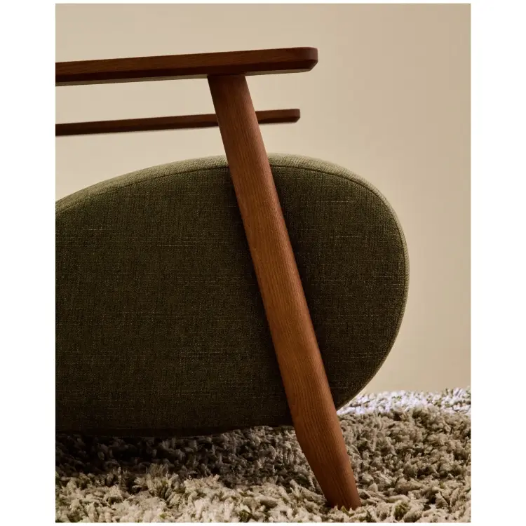 Кресло Meghan из зеленого шенилла и массива ясеня с отделкой под орех