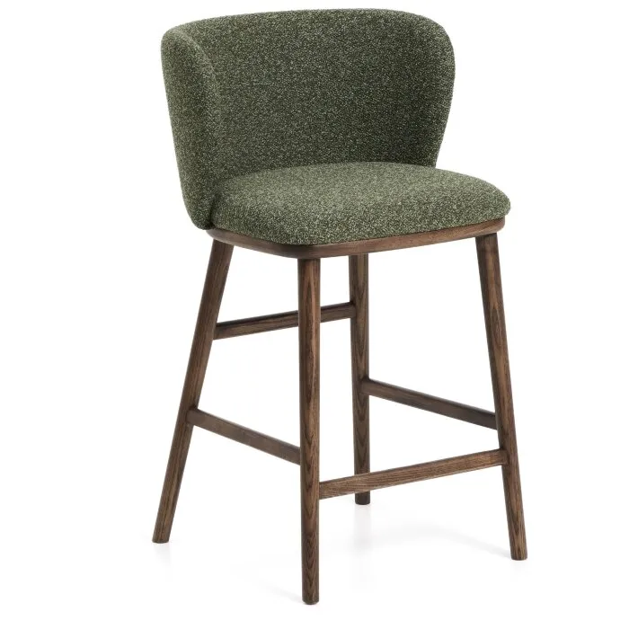 Полубарный стул Ciselia из темно-зеленого шенилла с ножками из ясеня в отделке орех