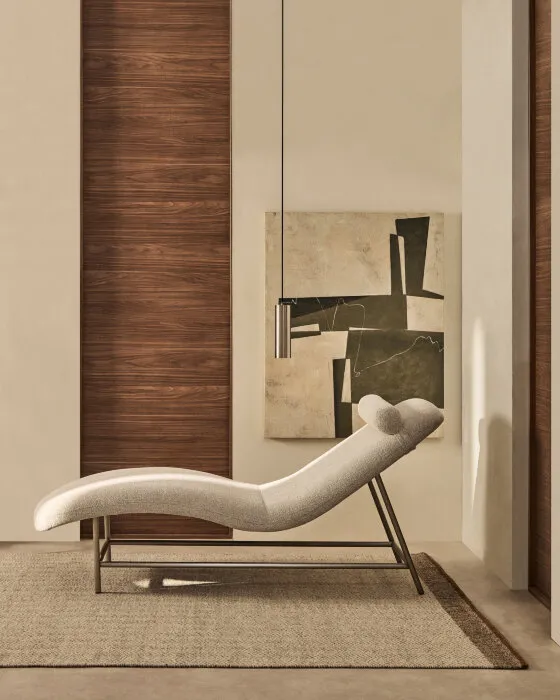 Кушетка Osla из бежевого шенилла с ножками из стали