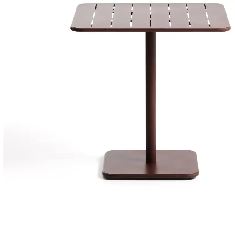 Уличный стол Brai из оцинкованной стали бордового цвета, 70 x 70 см