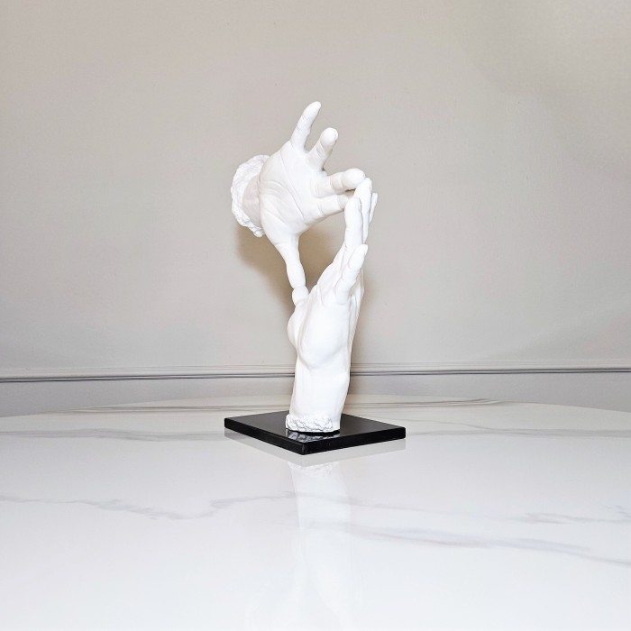 Статуэтка Human Hands