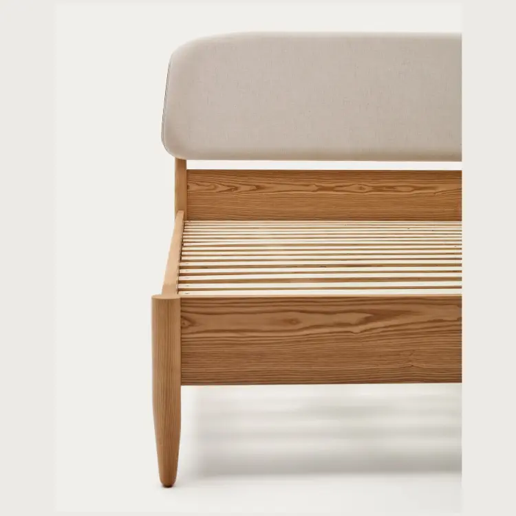 Octavia Кровать из ясеневой фанеры с белым мягким изголовьем 160 x 200 см