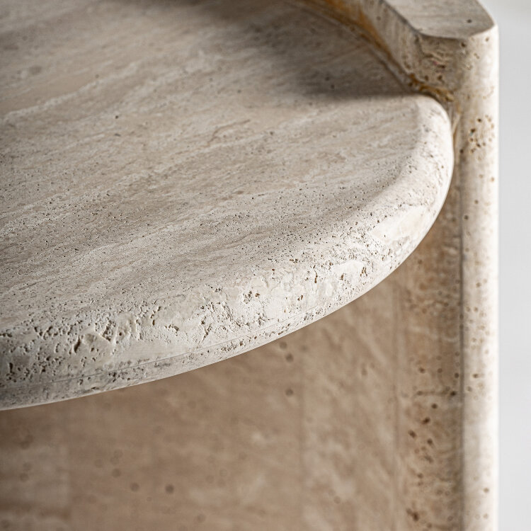 Приставной столик Thiennes из травертина