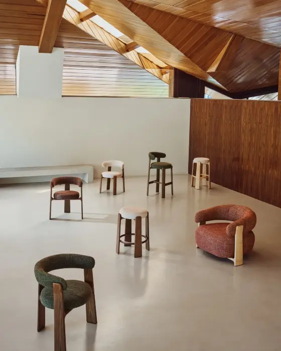 Granite Стул на 3 ножках из зеленого шенилла и массива ясеня в отделке орех