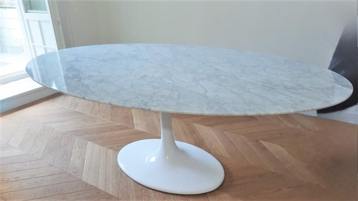 Стол Tulip Oval Marble