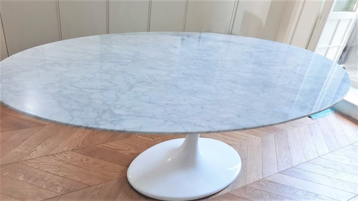 Стол Tulip Oval Marble