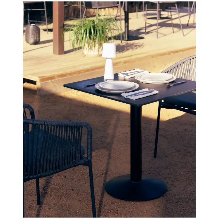 Esilda Уличный стол черный на черном металлическом основании 70 x 70 x 70 см