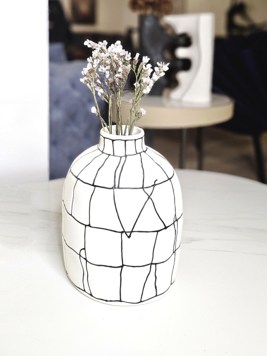 Ваза Black line narrow mouth vase B