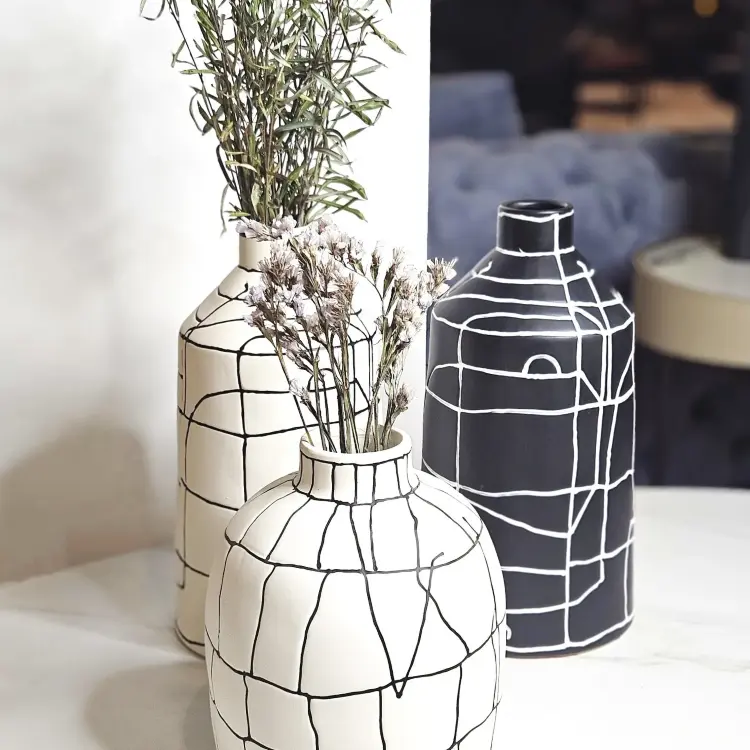 Ваза Black line narrow mouth vase B
