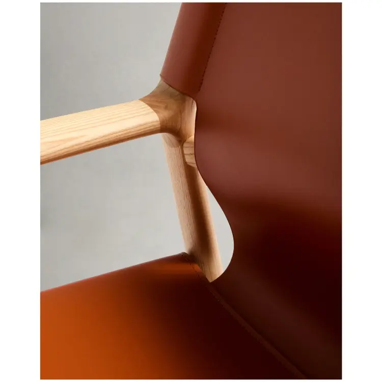 Кресло Jan из переработанной кожи светло-коричневого цвета и ясеня в натуральном цвете