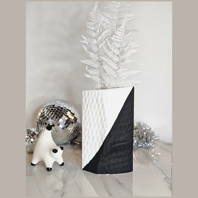 Ваза Black and White Vase A