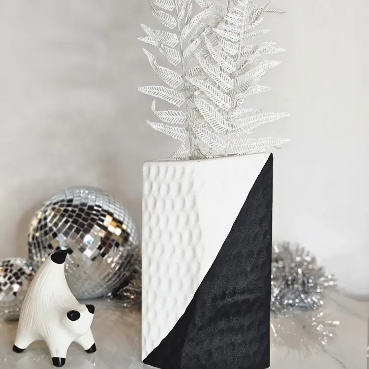 Ваза Black and White Vase A