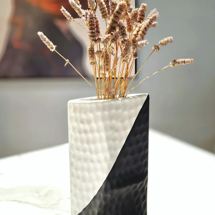 Ваза Black and White Vase A
