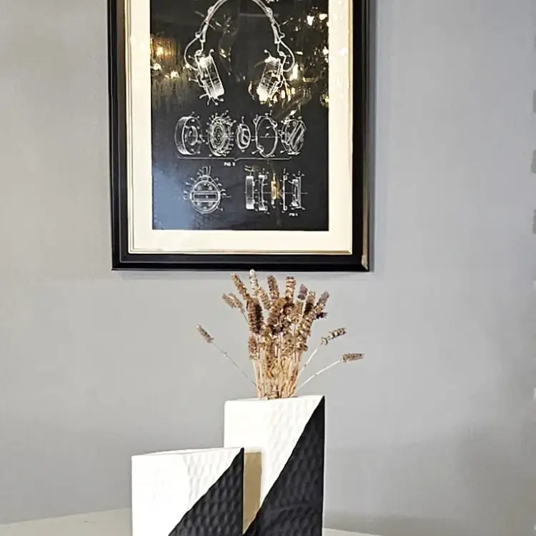 Ваза Black and White Vase A