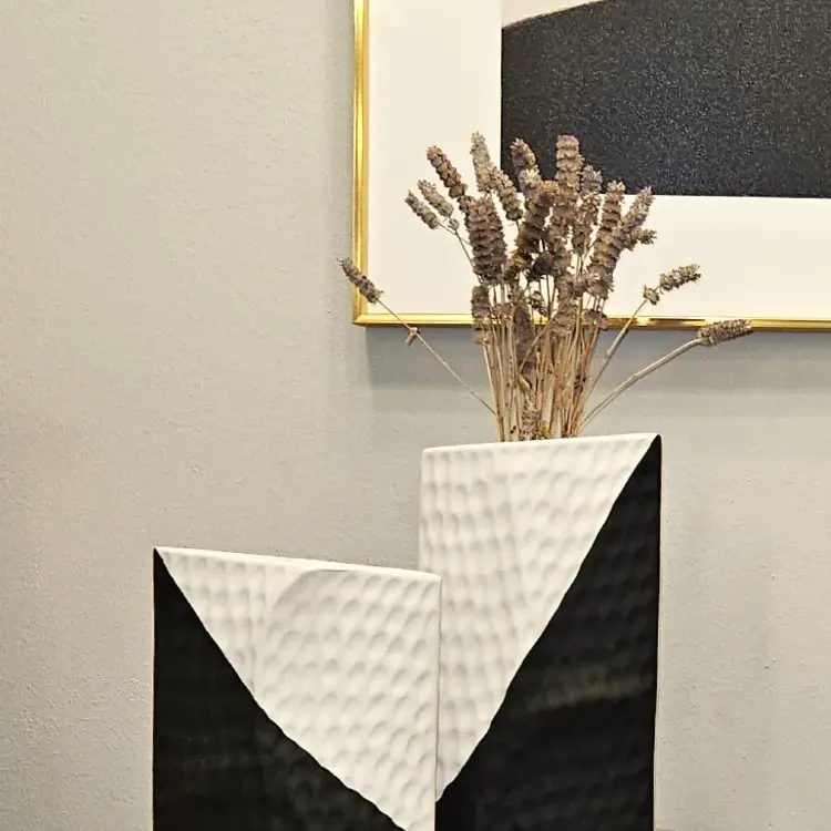 Ваза Black and White Vase A