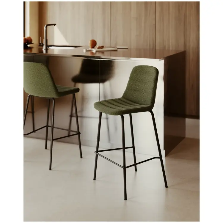 Полубарный стул Zunilda темно-зеленого цвета и стальной синели с матовой черной отделкой