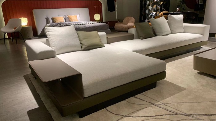 Диван угловой White