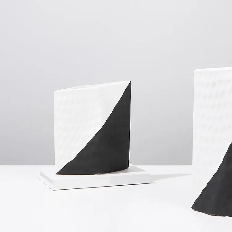 Ваза Black and White Vase B