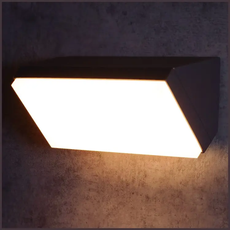 Настенный уличный светильник SOLDEN 7070