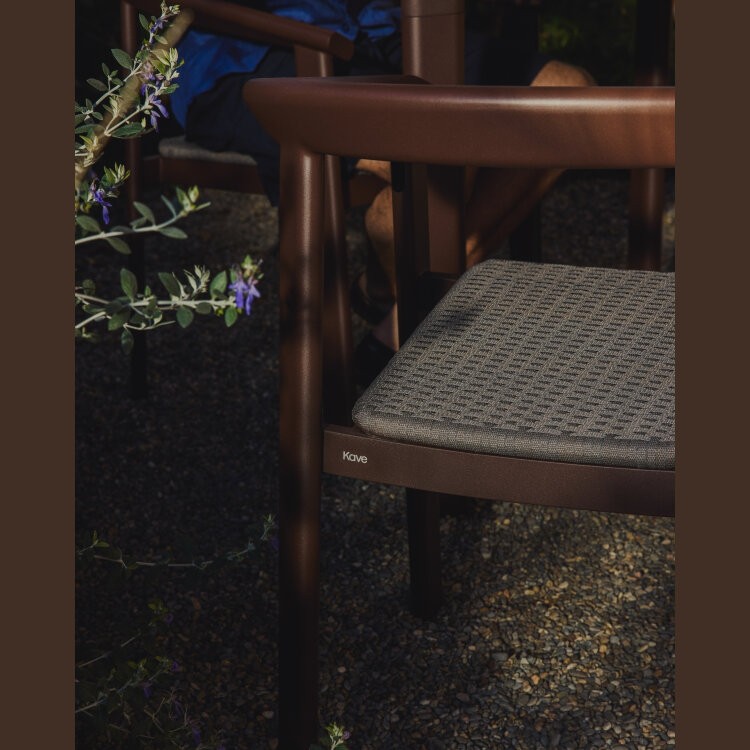 Уличный стул Erice из алюминия и шнура коричневого цвета